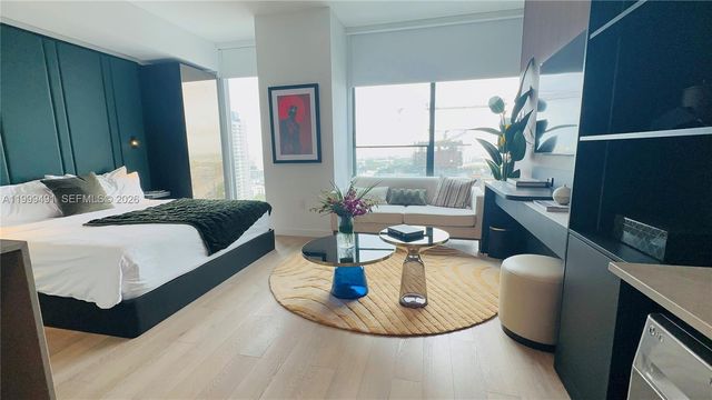 20 NE 11 St ExecPH11, Miami, FL 33132