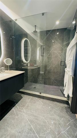 20 NE 11 St ExecPH11, Miami, FL 33132