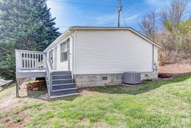 10 Lands End Drive, Candler, NC 28715