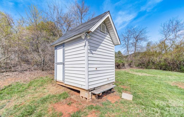 10 Lands End Drive, Candler, NC 28715