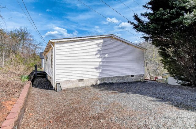 10 Lands End Drive, Candler, NC 28715