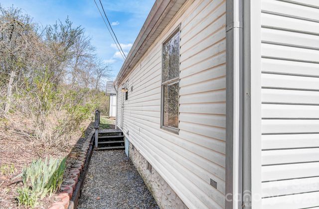 10 Lands End Drive, Candler, NC 28715