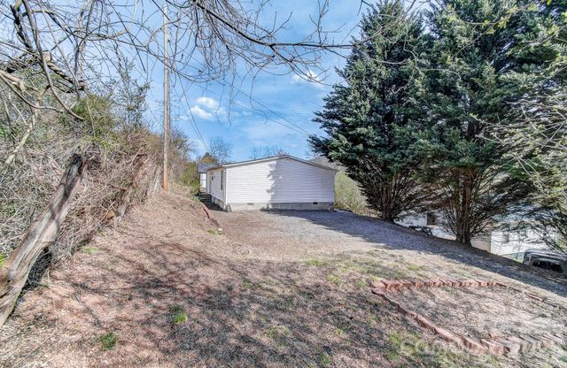 10 Lands End Drive, Candler, NC 28715