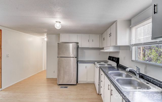 10 Lands End Drive, Candler, NC 28715