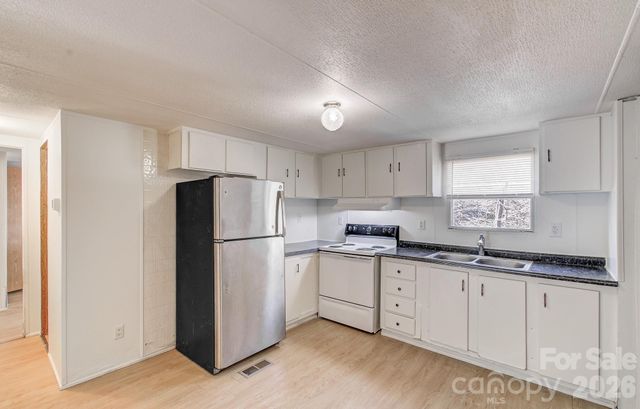 10 Lands End Drive, Candler, NC 28715