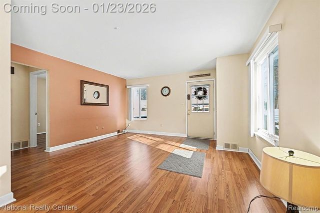 38073 Sherwood Street, Westland, MI 48185