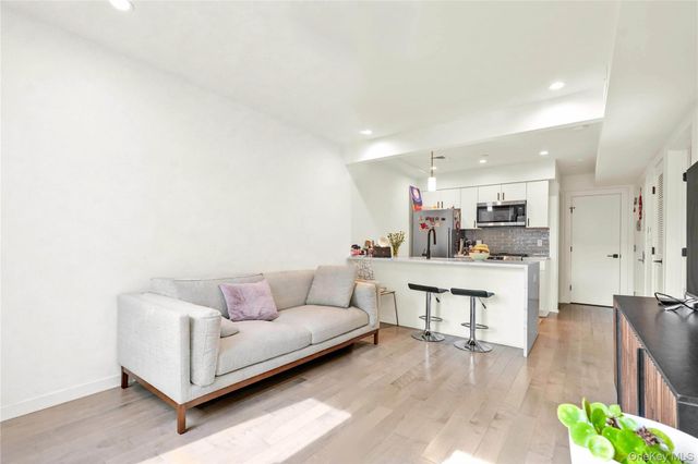 31-41 29th Street 3B, Astoria, NY 11106