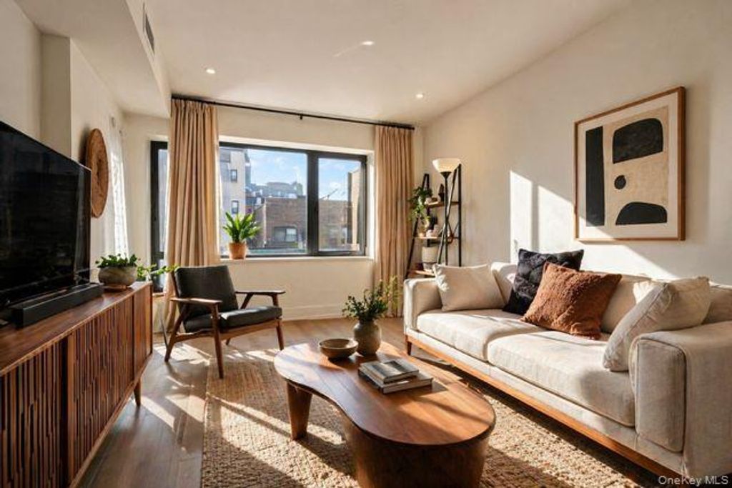31-41 29th Street 3B, Astoria, NY 11106