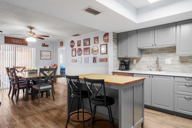 8101 NW 27th Street 4, Coral Springs, FL 33065