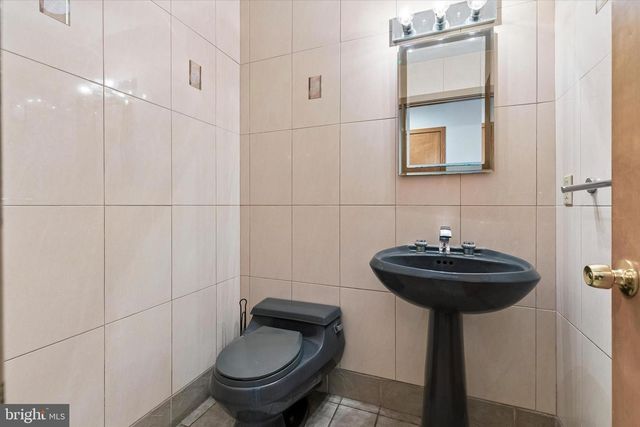 1734 HALLMAN DR, Blue Bell, PA 19422