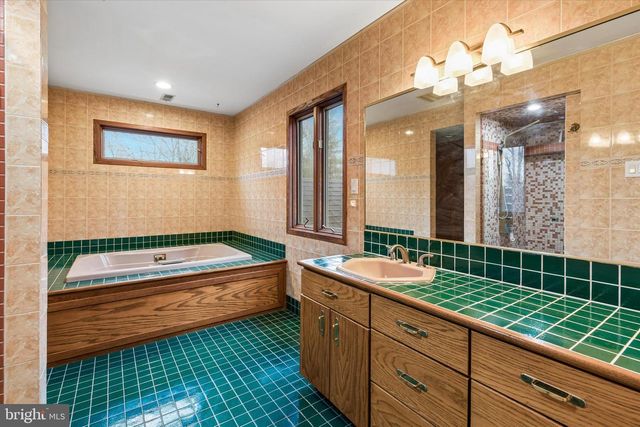 1734 HALLMAN DR, Blue Bell, PA 19422