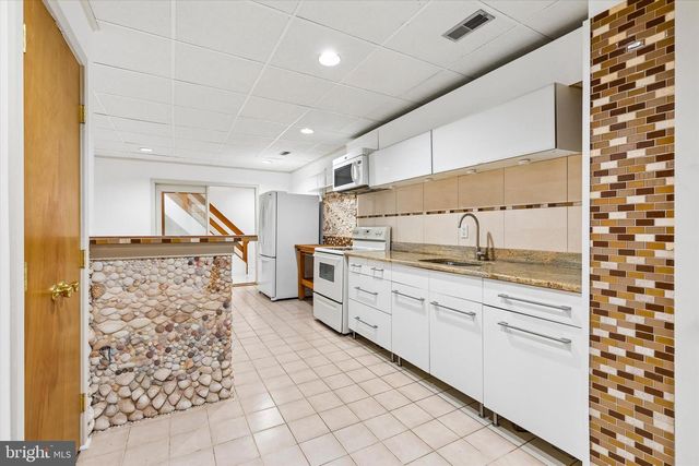 1734 HALLMAN DR, Blue Bell, PA 19422