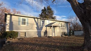 900 North Walker Ln Street, Olathe, KS 66061