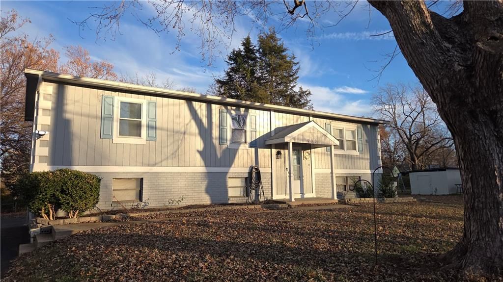 900 North Walker Ln Street, Olathe, KS 66061