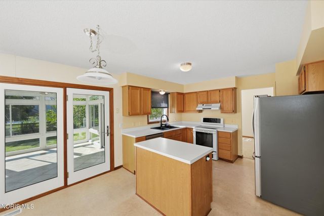 26441 Pin Oak Court, Perrysburg, OH 43551