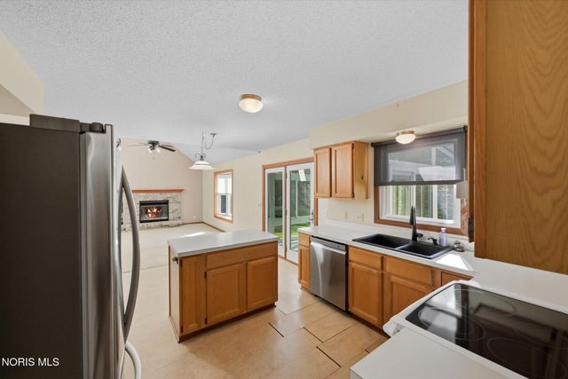 26441 Pin Oak Court, Perrysburg, OH 43551