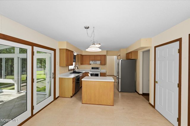 26441 Pin Oak Court, Perrysburg, OH 43551