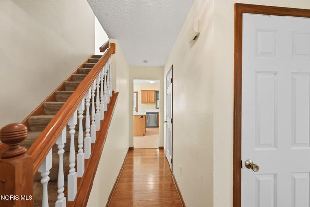 26441 Pin Oak Court, Perrysburg, OH 43551