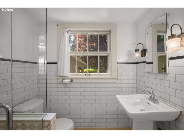 337 Ne 28TH Ave, Hillsboro, OR 97124