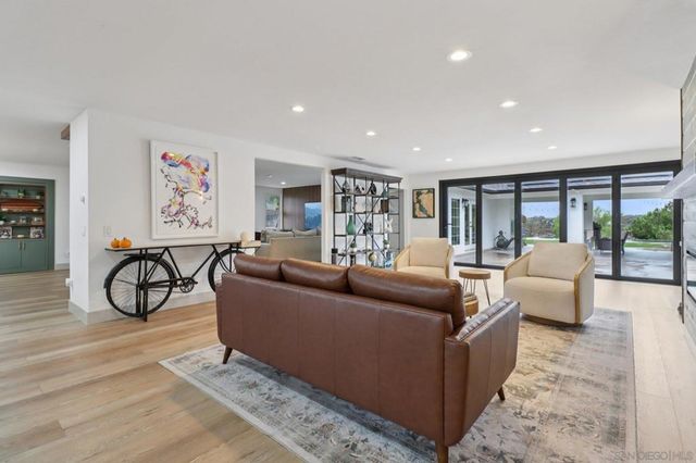 43 Corte Maria Ave, Chula Vista, CA 91910