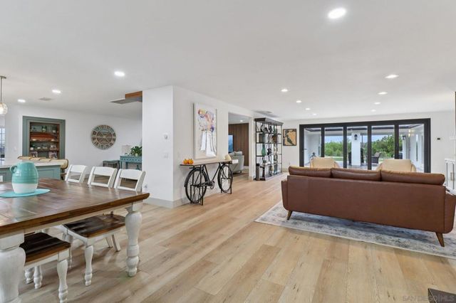 43 Corte Maria Ave, Chula Vista, CA 91910