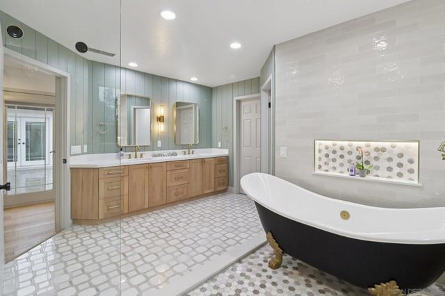 43 Corte Maria Ave, Chula Vista, CA 91910