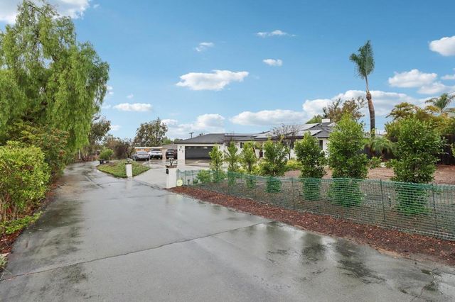 43 Corte Maria Ave, Chula Vista, CA 91910