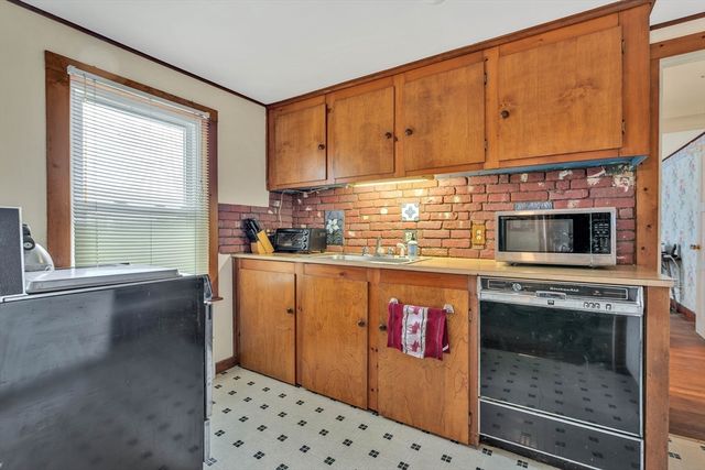 22 Alma Rd, Falmouth, MA 02540