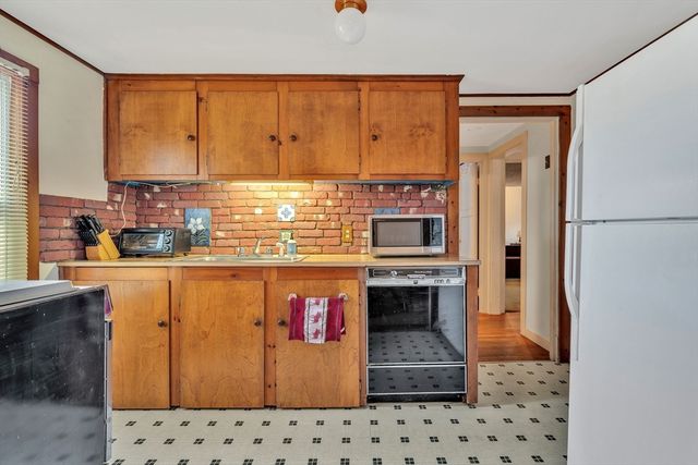 22 Alma Rd, Falmouth, MA 02540