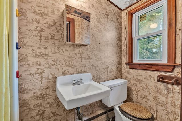 22 Alma Rd, Falmouth, MA 02540