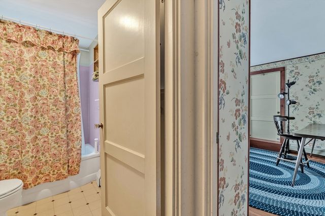 22 Alma Rd, Falmouth, MA 02540