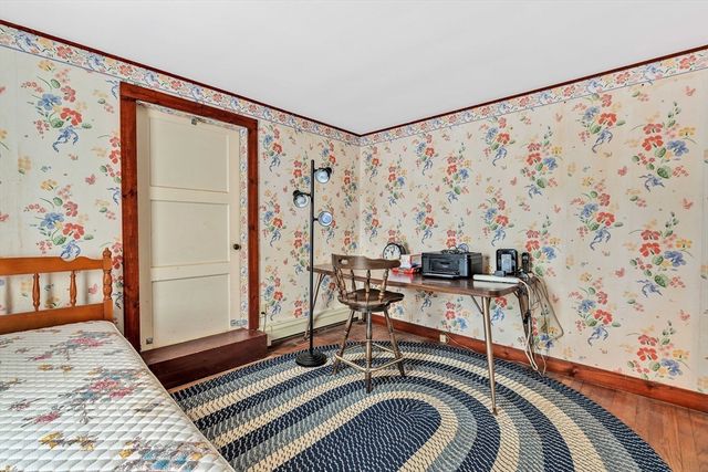 22 Alma Rd, Falmouth, MA 02540