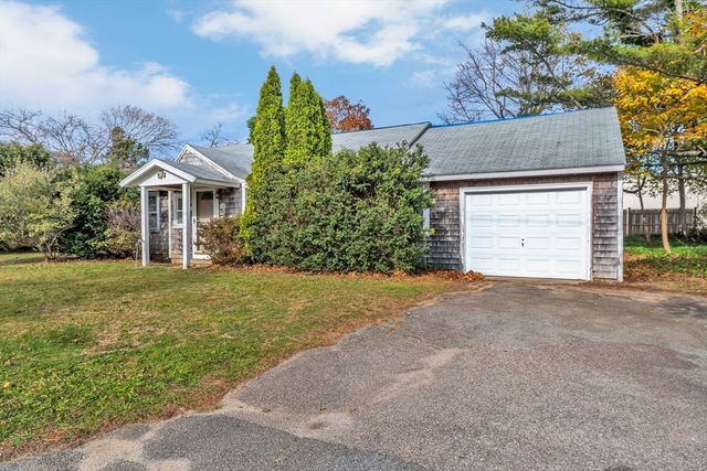 22 Alma Rd, Falmouth, MA 02540