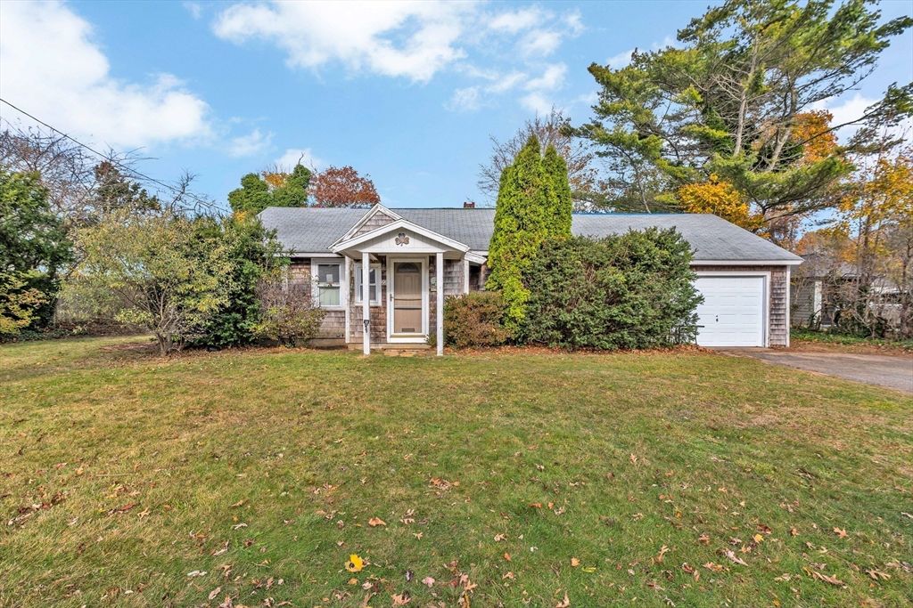 22 Alma Rd, Falmouth, MA 02540