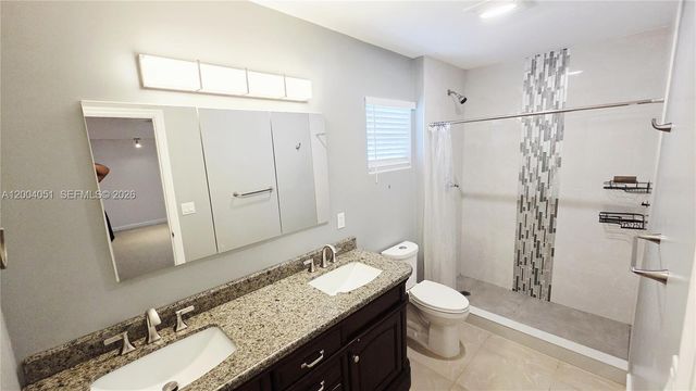 670 NE 179th Ter, Miami, FL 33162