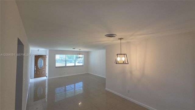 670 NE 179th Ter, Miami, FL 33162