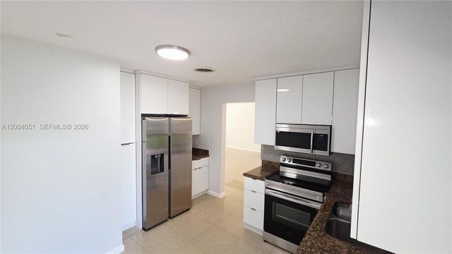 670 NE 179th Ter, Miami, FL 33162