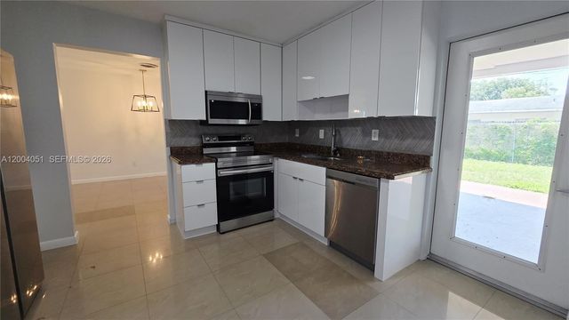 670 NE 179th Ter, Miami, FL 33162