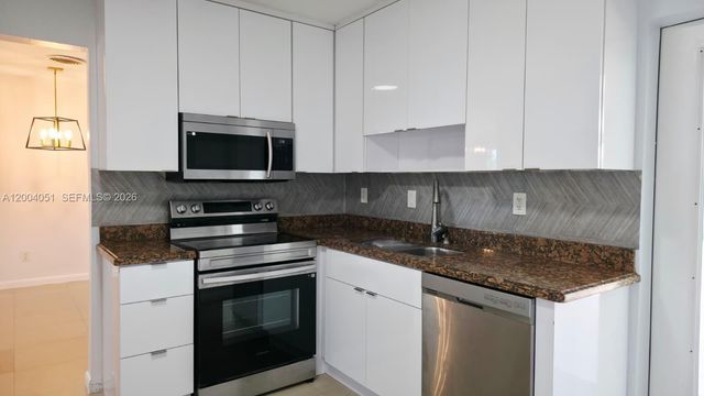 670 NE 179th Ter, Miami, FL 33162