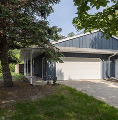 1427 23rd Street S, Fargo, ND 58103