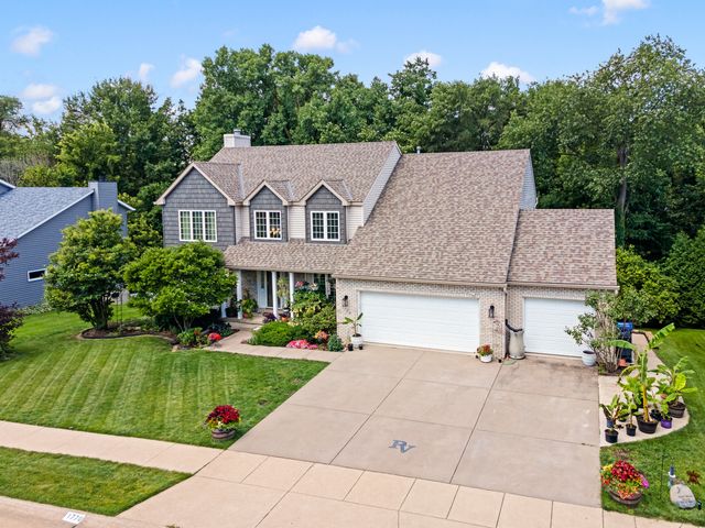 1770 PLUM TREE Road, Bettendorf, IA 52722