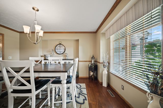 1770 PLUM TREE Road, Bettendorf, IA 52722