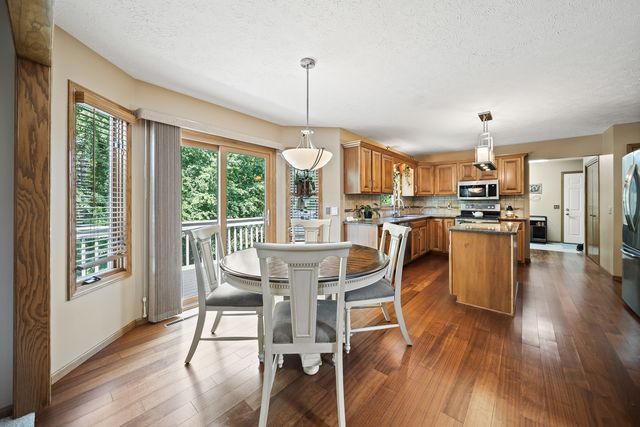 1770 PLUM TREE Road, Bettendorf, IA 52722
