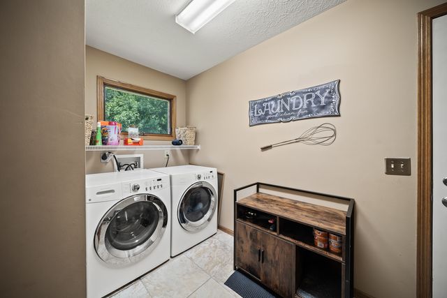 1770 PLUM TREE Road, Bettendorf, IA 52722