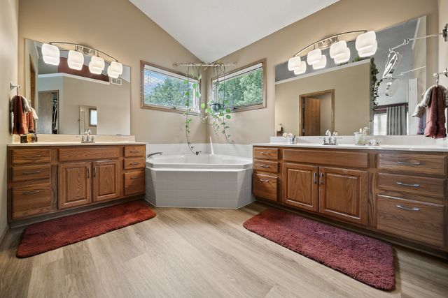 1770 PLUM TREE Road, Bettendorf, IA 52722