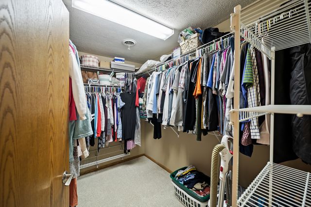 1770 PLUM TREE Road, Bettendorf, IA 52722