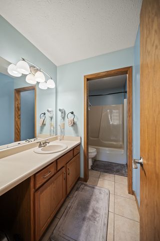 1770 PLUM TREE Road, Bettendorf, IA 52722