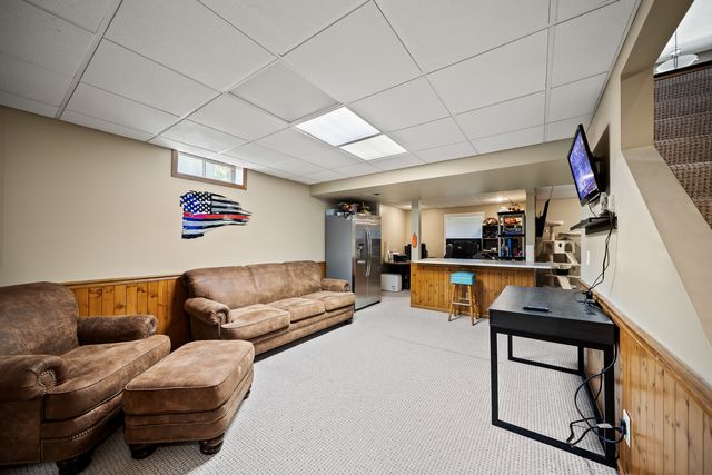 1770 PLUM TREE Road, Bettendorf, IA 52722