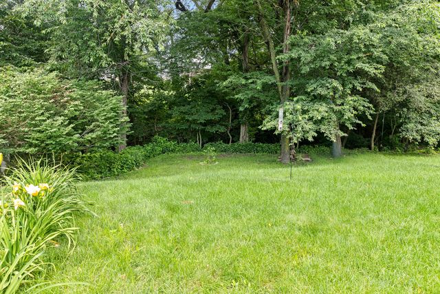 1770 PLUM TREE Road, Bettendorf, IA 52722