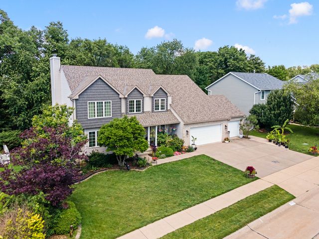 1770 PLUM TREE Road, Bettendorf, IA 52722